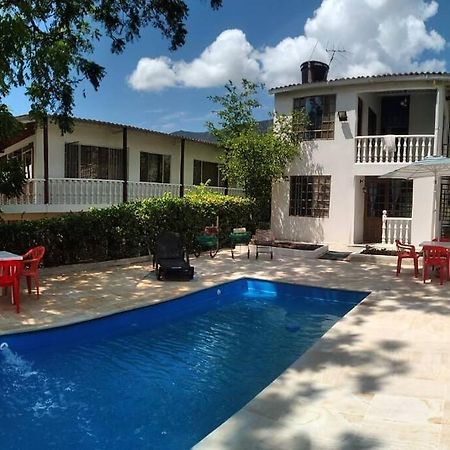 Casa Familiar Y De Descanso Villa Lorenza - Apulo Cund. Buitenkant foto