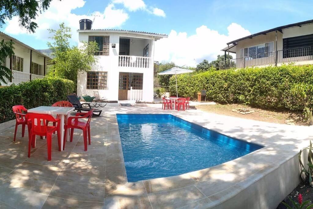 Casa Familiar Y De Descanso Villa Lorenza - Apulo Cund. Buitenkant foto