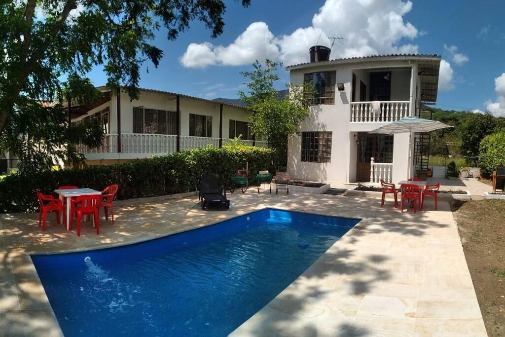 Casa Familiar Y De Descanso Villa Lorenza - Apulo Cund. Buitenkant foto