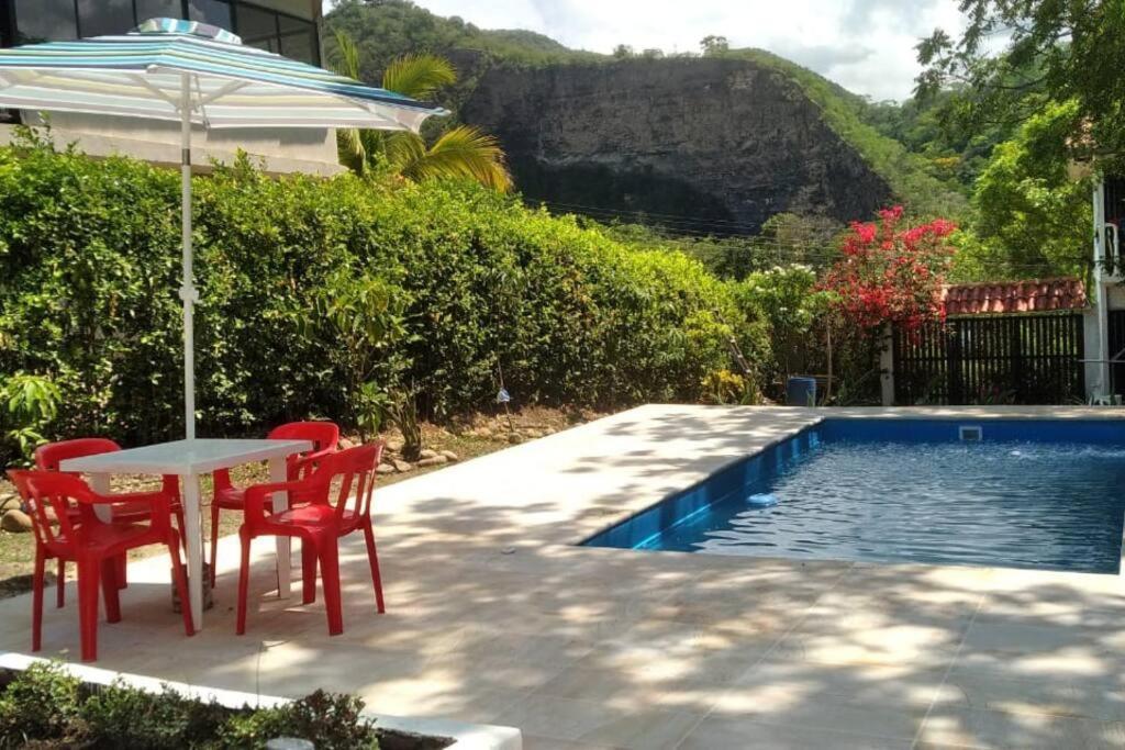 Casa Familiar Y De Descanso Villa Lorenza - Apulo Cund. Buitenkant foto
