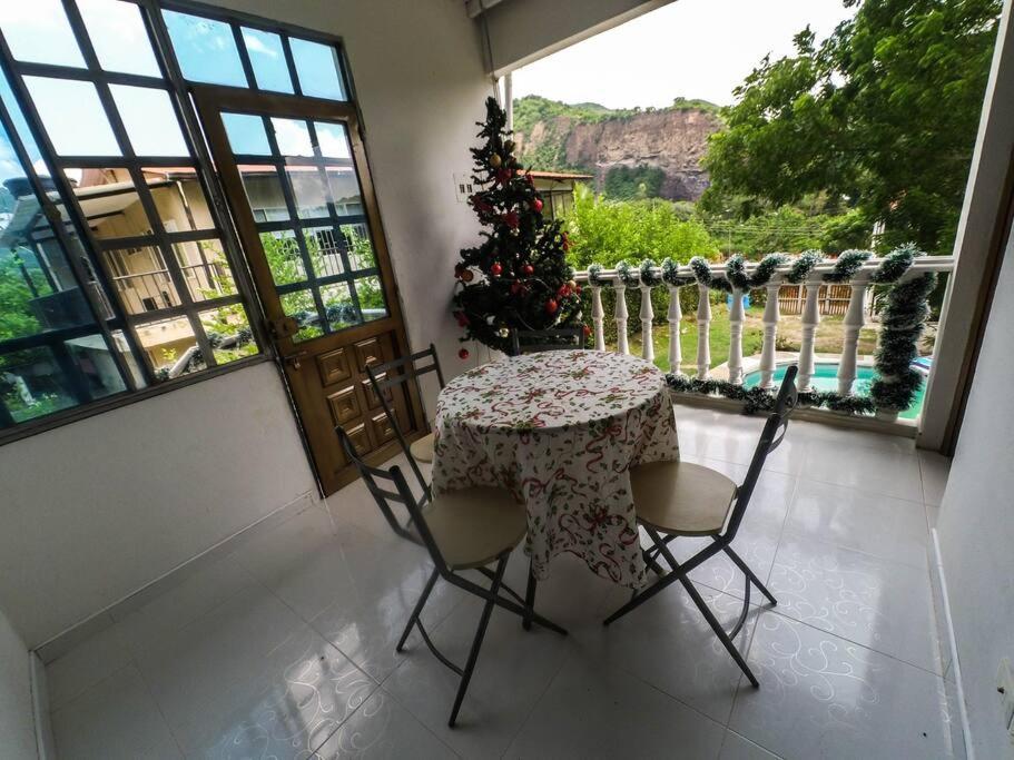 Casa Familiar Y De Descanso Villa Lorenza - Apulo Cund. Buitenkant foto