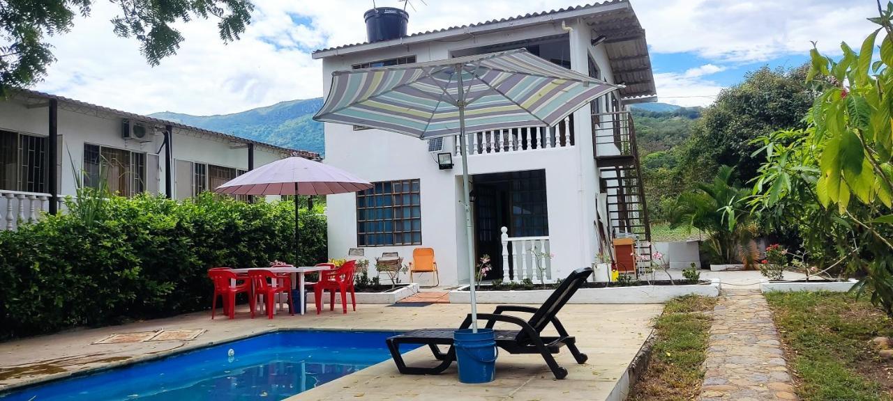 Casa Familiar Y De Descanso Villa Lorenza - Apulo Cund. Buitenkant foto